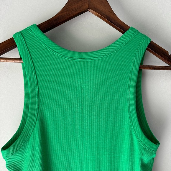 A new day large tank - Picture 2 of 3